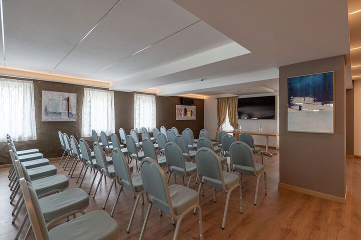 Ballroom/Hall 201 of 212
