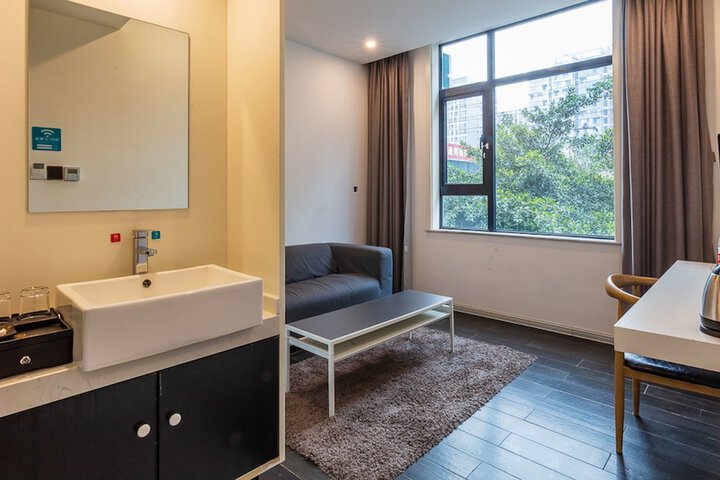 Room 9 of 31