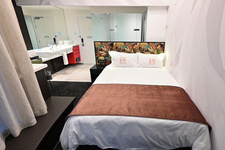 Room 32 of 81