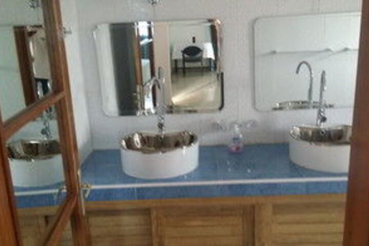 Room 2 of 10