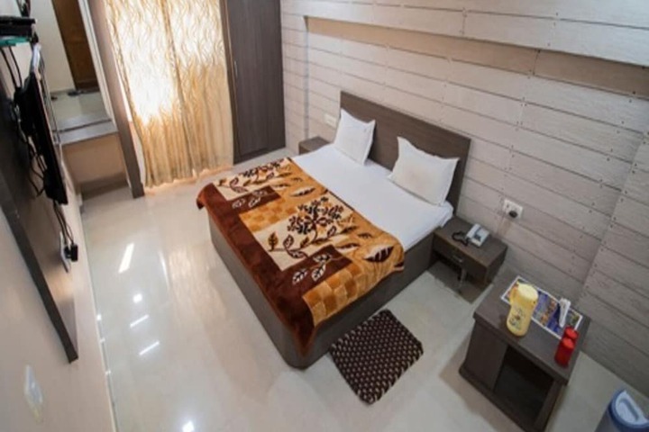 Room 15 of 27