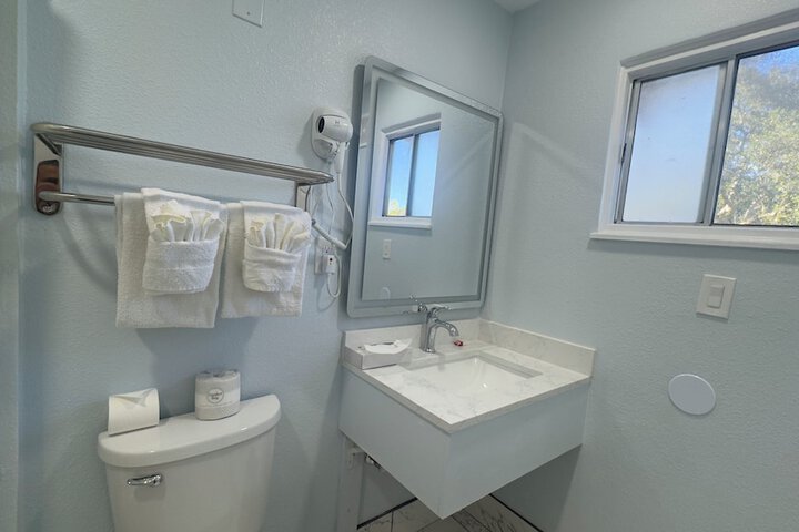 Room 35 of 60