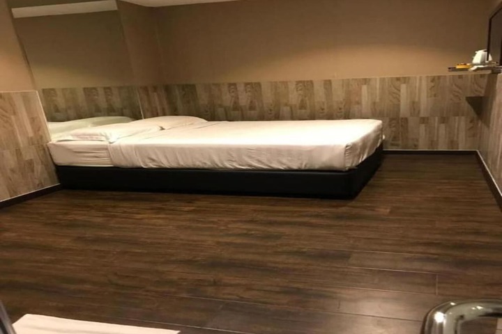 Room 4 of 21
