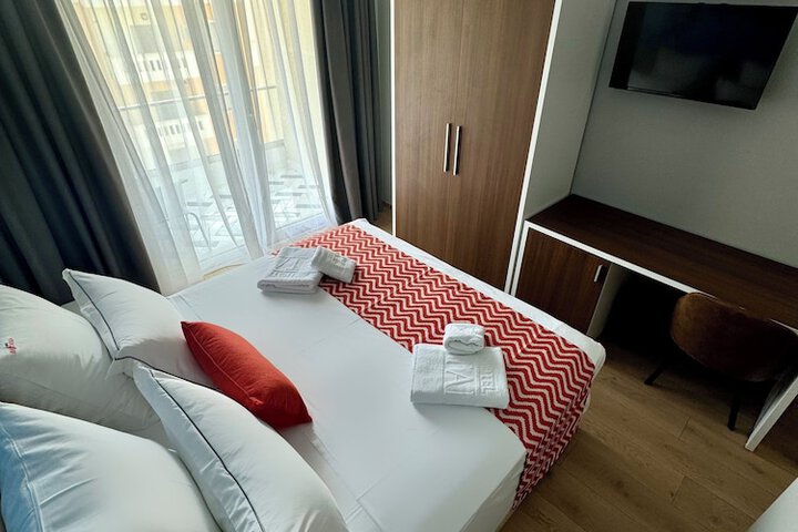 Room 12 of 191