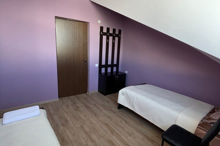 Room 6 of 11