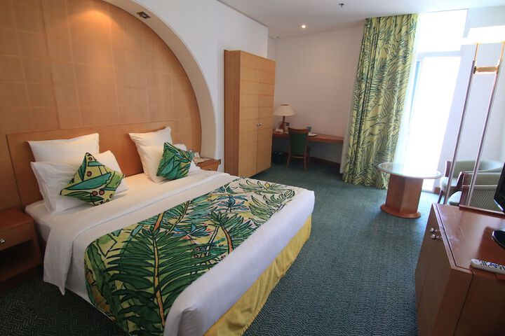 Room 8 of 87