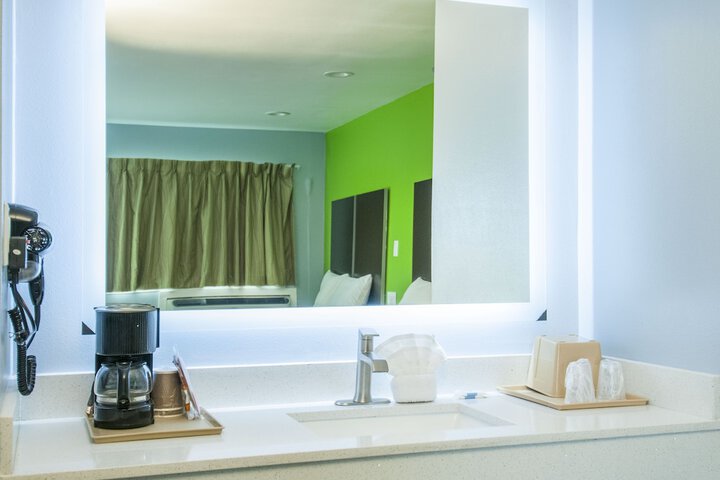 Room 4 of 27