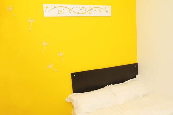 Room 5 of 33