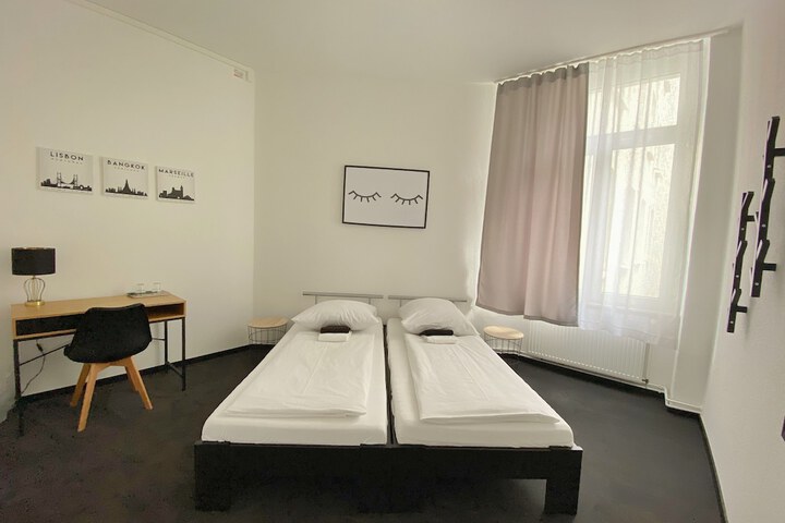 Room 12 of 37