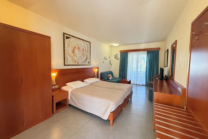 Room 35 of 156