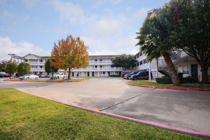 Property Grounds 24 of 26