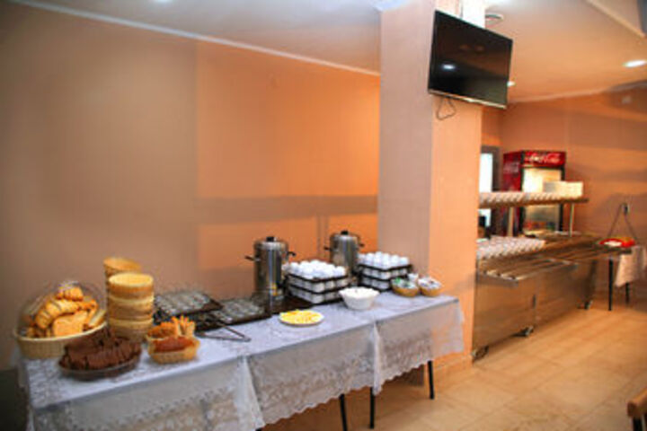 Dining 16 of 80