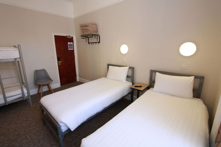 Room 32 of 51