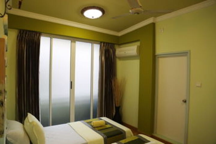 Room 10 of 33