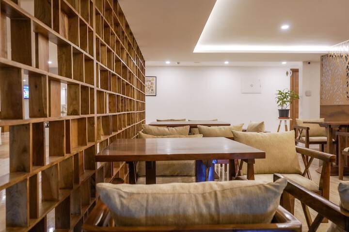 Lounge 163 of 209