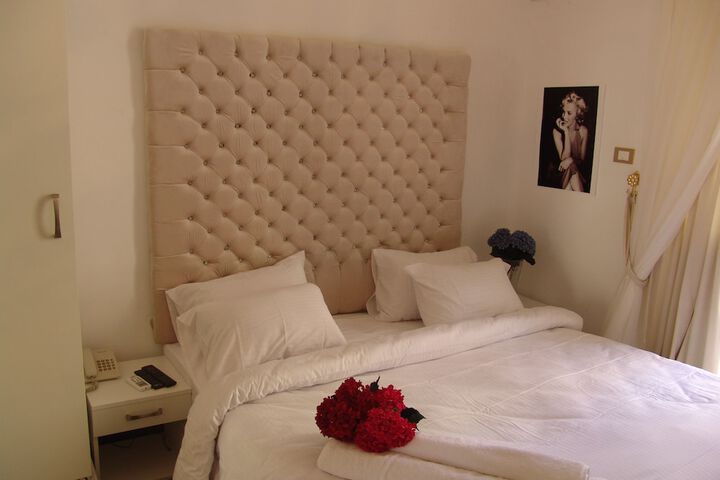 Room 15 of 46