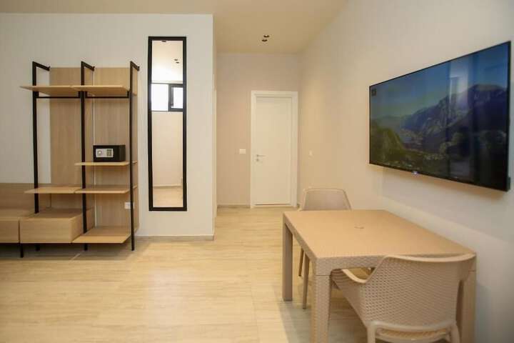 Room 72 of 109