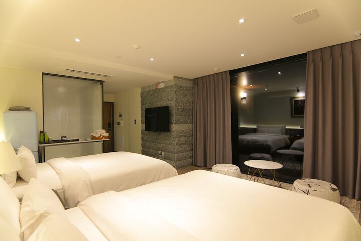 Room 63 of 190