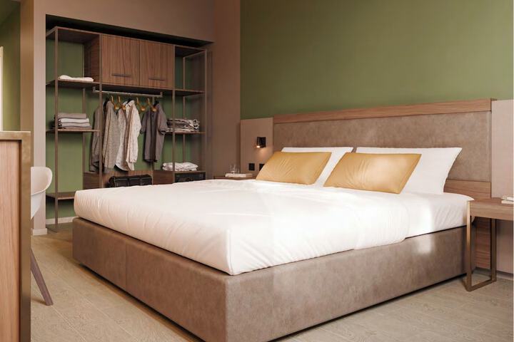 Room 5 of 6