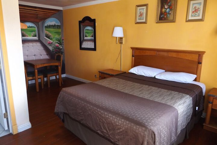 Room 33 of 68