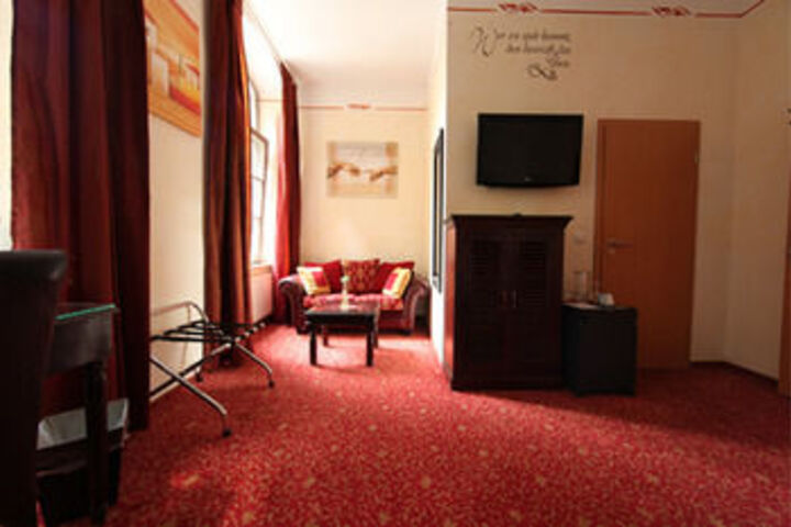Room 27 of 38