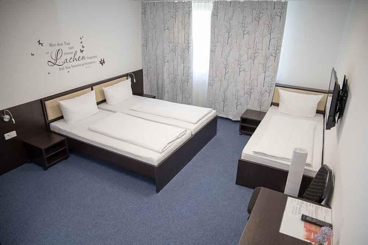 Room 6 of 42