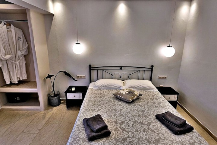 Room 45 of 162