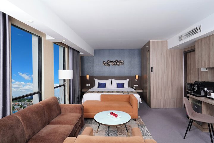 Room 9 of 36