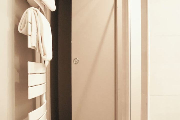 Room 44 of 63