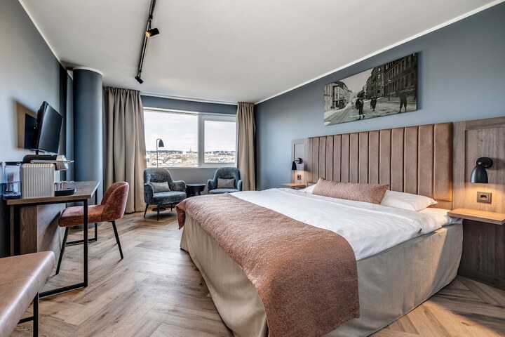 Room 27 of 78