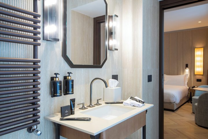 Room 35 of 47