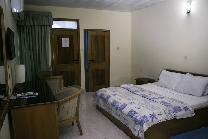 Room 38 of 230
