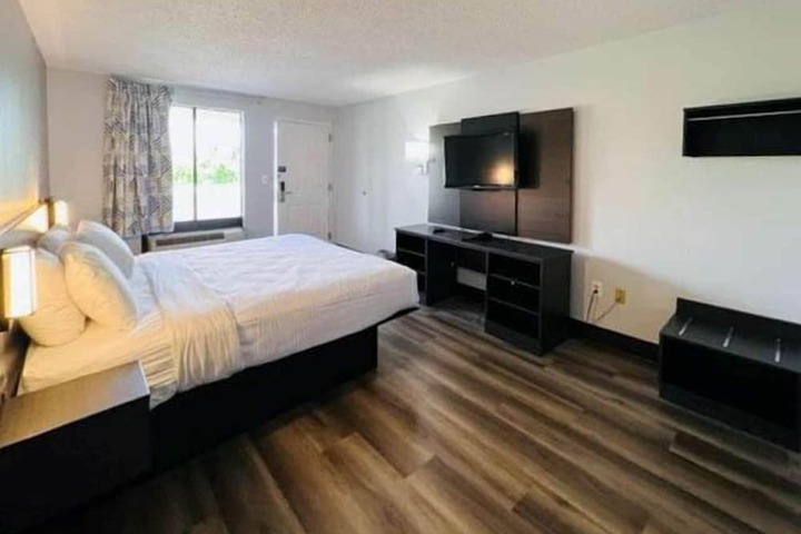 Room 11 of 27