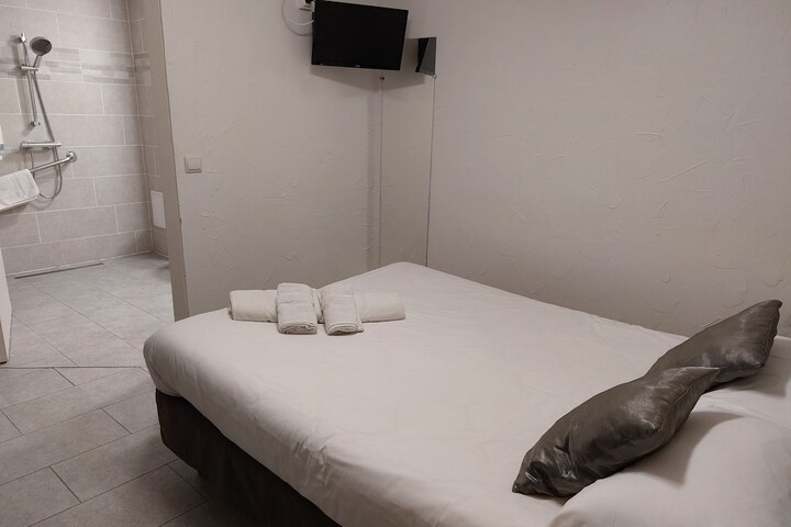 Room 13 of 42