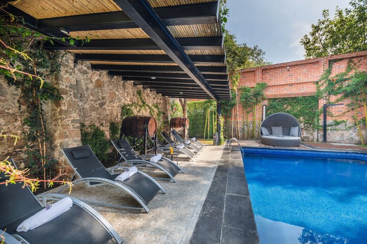 Pool 20 of 43
