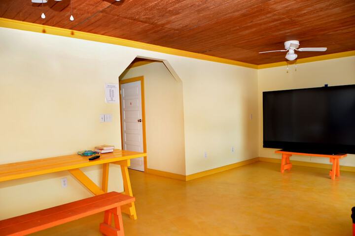 Room 13 of 33