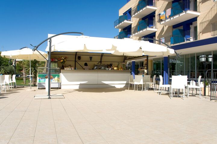 Hotel with Pool