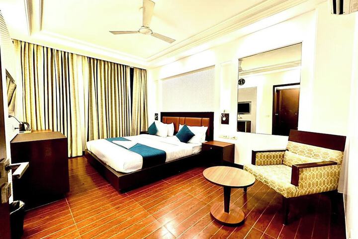 Room 13 of 22