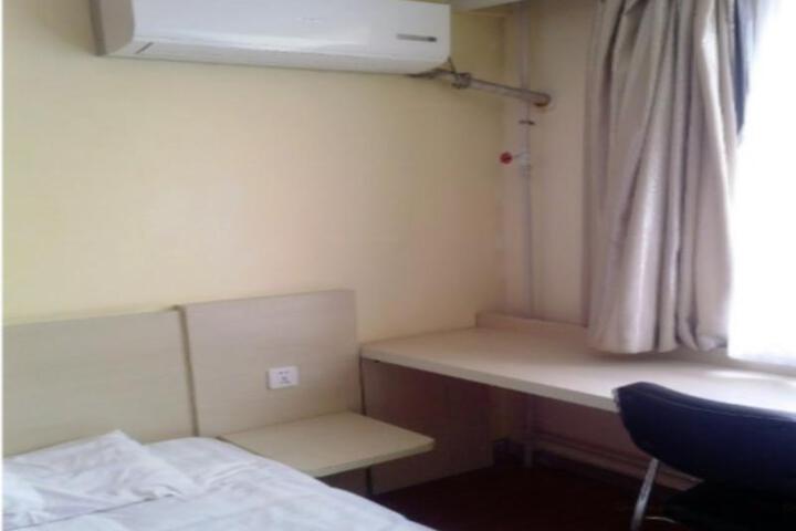 Room 4 of 12