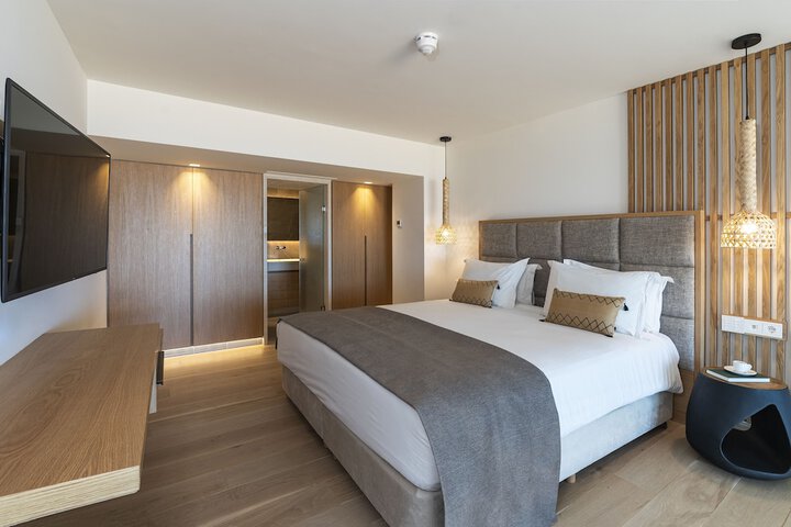 Room 8 of 180