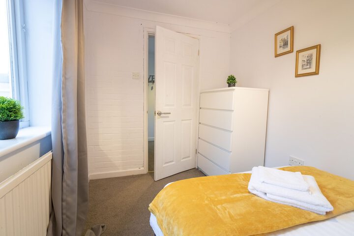 Room 7 of 77