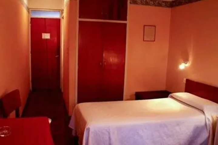 Room 3 of 15