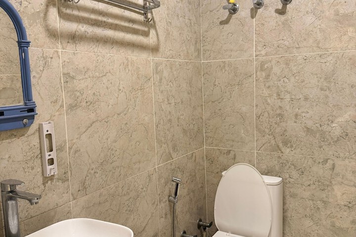 Room 13 of 19
