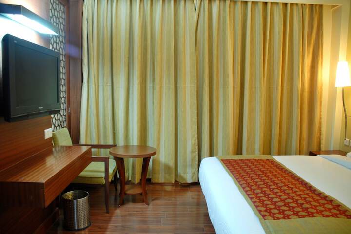 Room 13 of 48