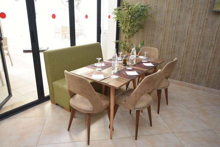 Dining 42 of 60