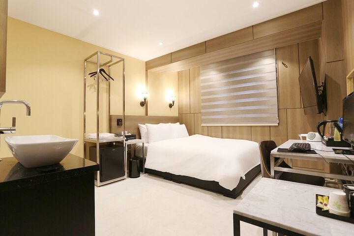 Room 7 of 46