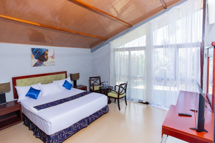 Room 8 of 11