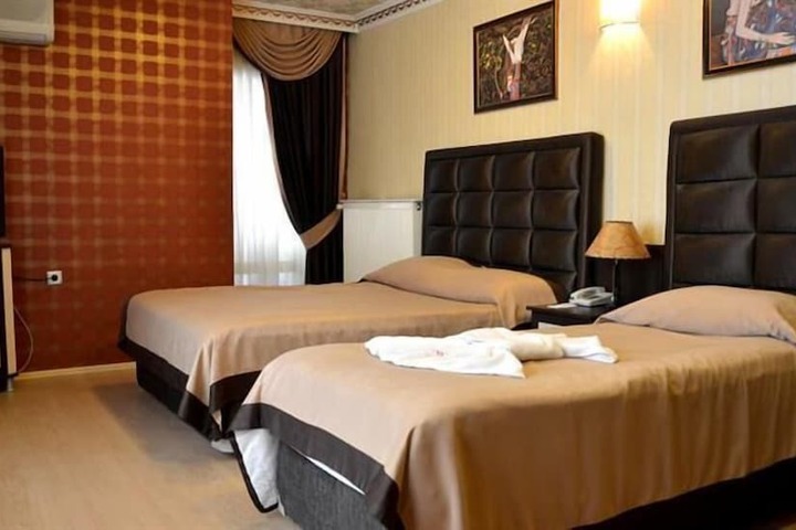 Room 8 of 13
