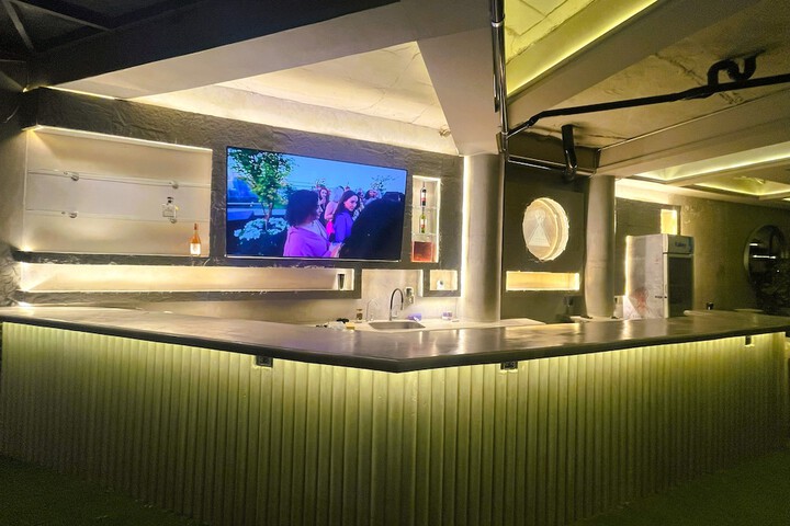 Lounge 66 of 87