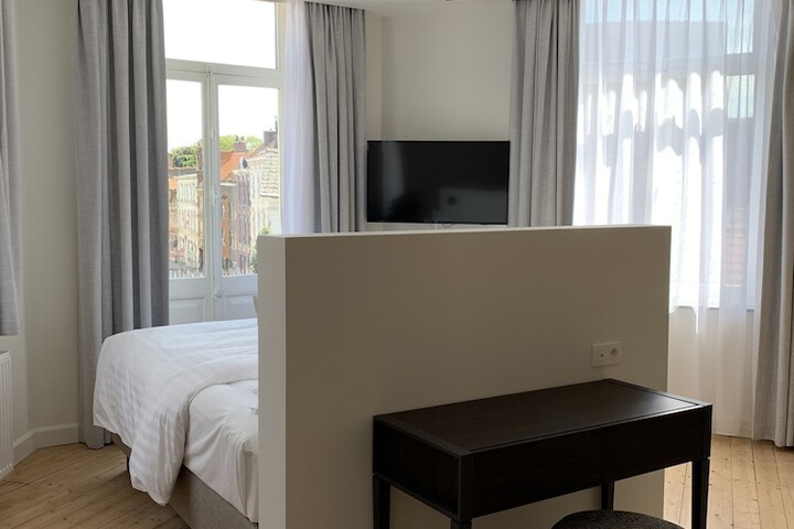 Room 10 of 65